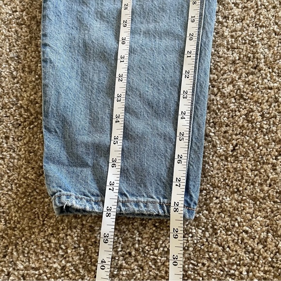 American Eagle Relaxed Mom Jeans Women’s 6 Long Blue Light Wash Tapered Ripped - Picture 14 of 16